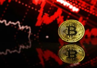 Bitcoin scende sotto 30.000 dollari, cosa sta succedendo