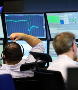 Borse, cosa bisogna fare quando crollano e tutti vendono