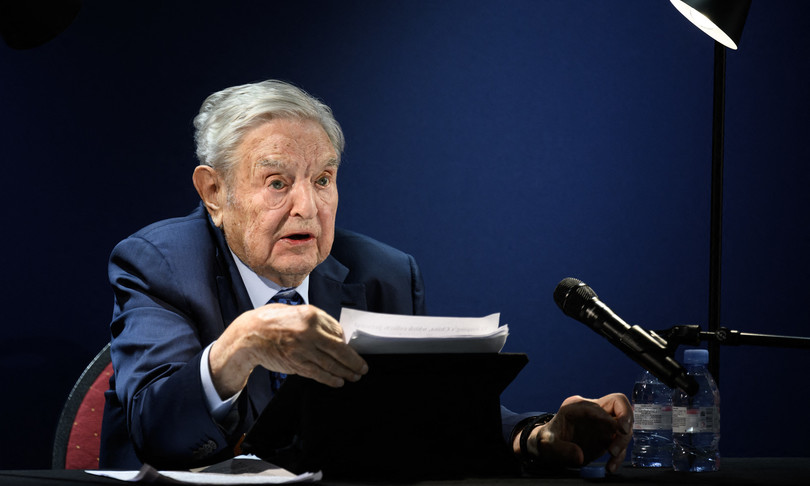 George Soros scrive a Draghi: sul gas Ue più forte di Putin