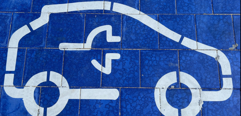 In Ue aumentano del 10% le vendite di auto elettriche, in Italia calano del 15%