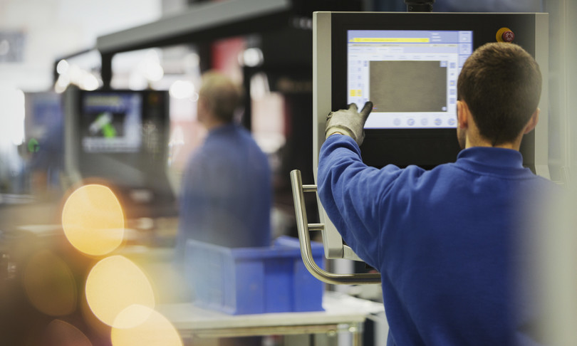 Per Confindustria, guerra e prezzi delle commodity gelano la produzione