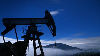 Petrolio balza a $120 al barile: Cina e non solo spingono il greggio