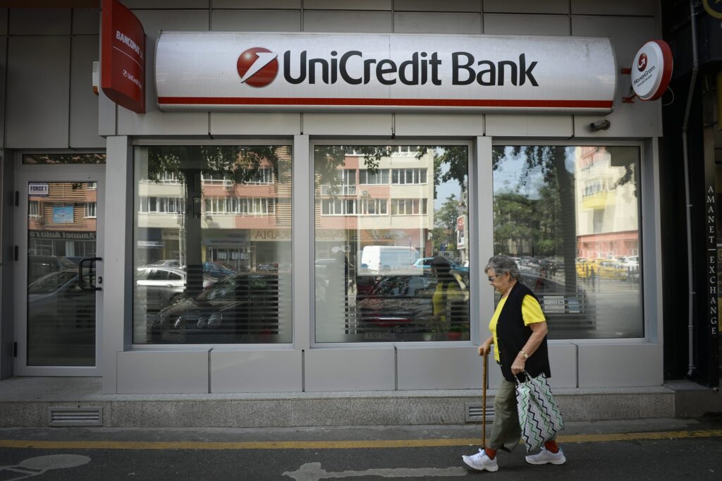 Unicredit: versione cessione attività russe? SocGen dice addio a Mosca