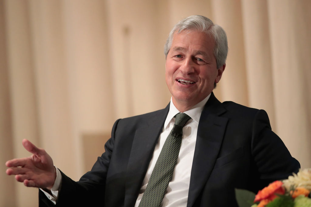 Allarme Dimon (Jp Morgan): “Tenetevi forte: è in arrivo un uragano economico”