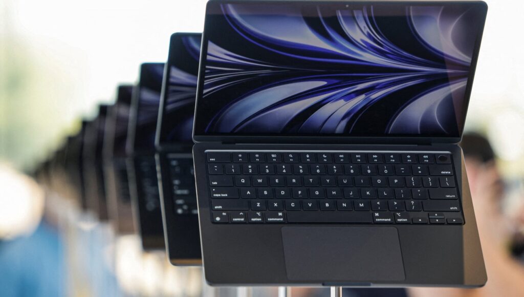 Apple, tutte le novità: iOS16 per iPhone e nuovo MacBook Air