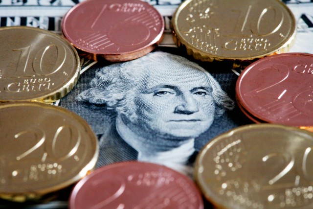 BCE: Aumento dei tassi a Luglio, EUR/USD in forte calo