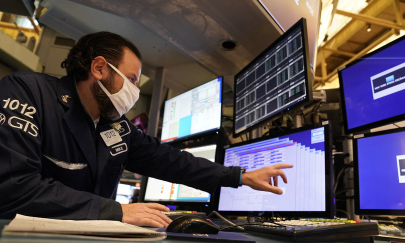 Crolla la fiducia dei consumatori, tonfo Wall Street