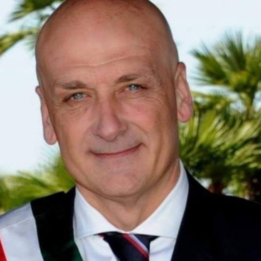 Il sindaco di Pozzuoli, il più seguito sui social