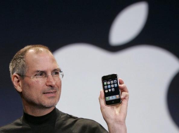 L’iPhone compie 15 anni. Ecco come è andata Apple in borsa dal 2007 a oggi