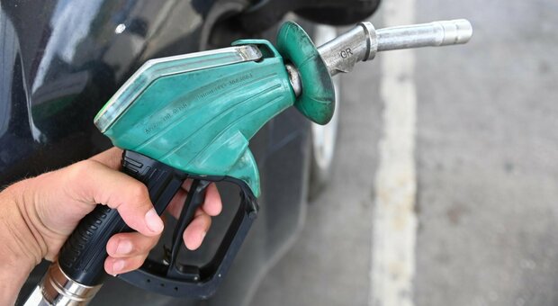 Bonus benzina da 200 euro esentasse: chi può riceverlo