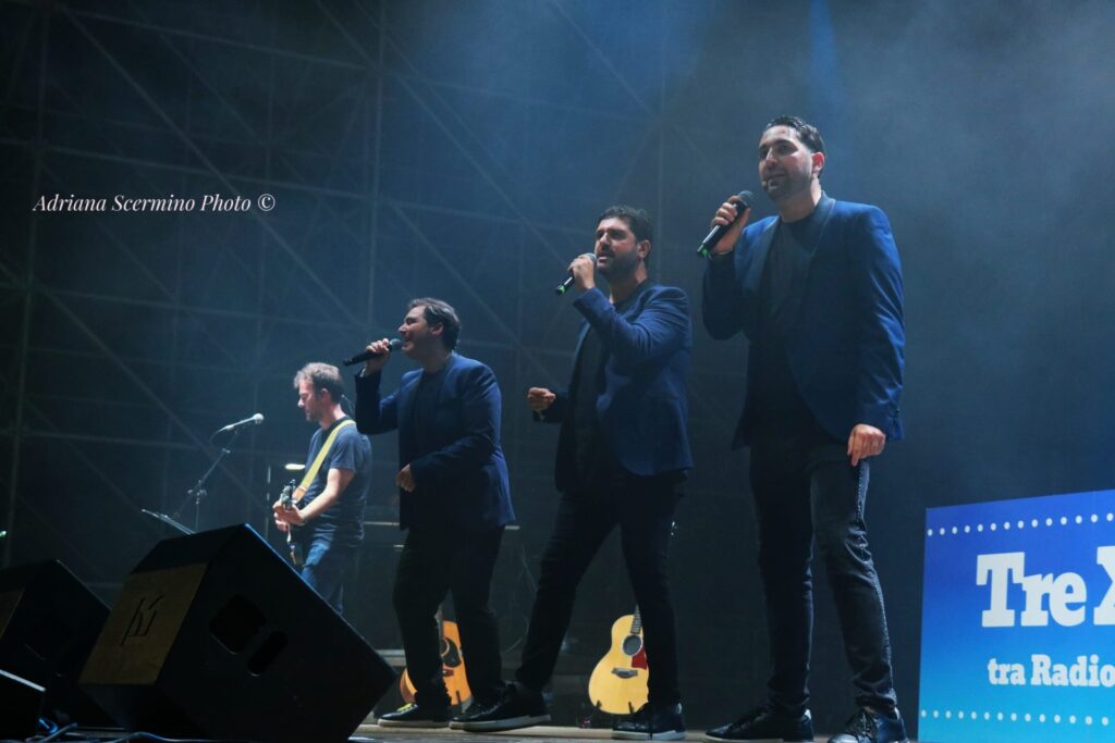 I Gemelli di Guidonia cantano, si raccontano e divertono il pubblico dell’Arena del Mare