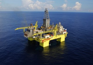 Petrolio in rialzo. Pesano i timori sui rialzi dei tassi della Fed