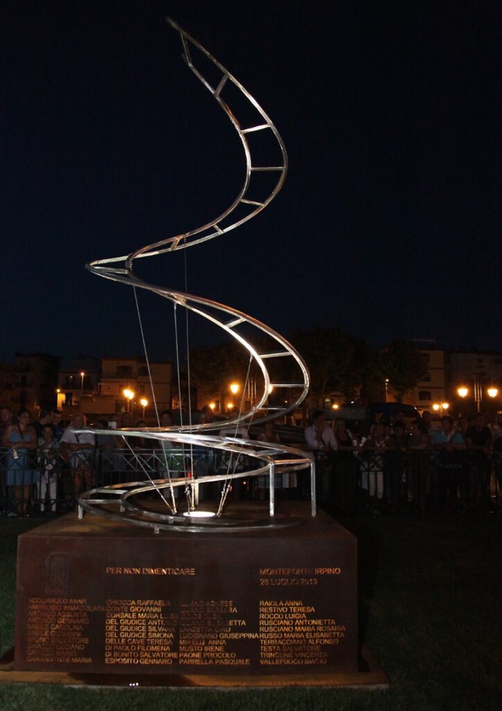 Pozzuoli: il Sindaco e l’Amministrazione rendono omaggio alle vittime del tragico incidente di Monteforte Irpino