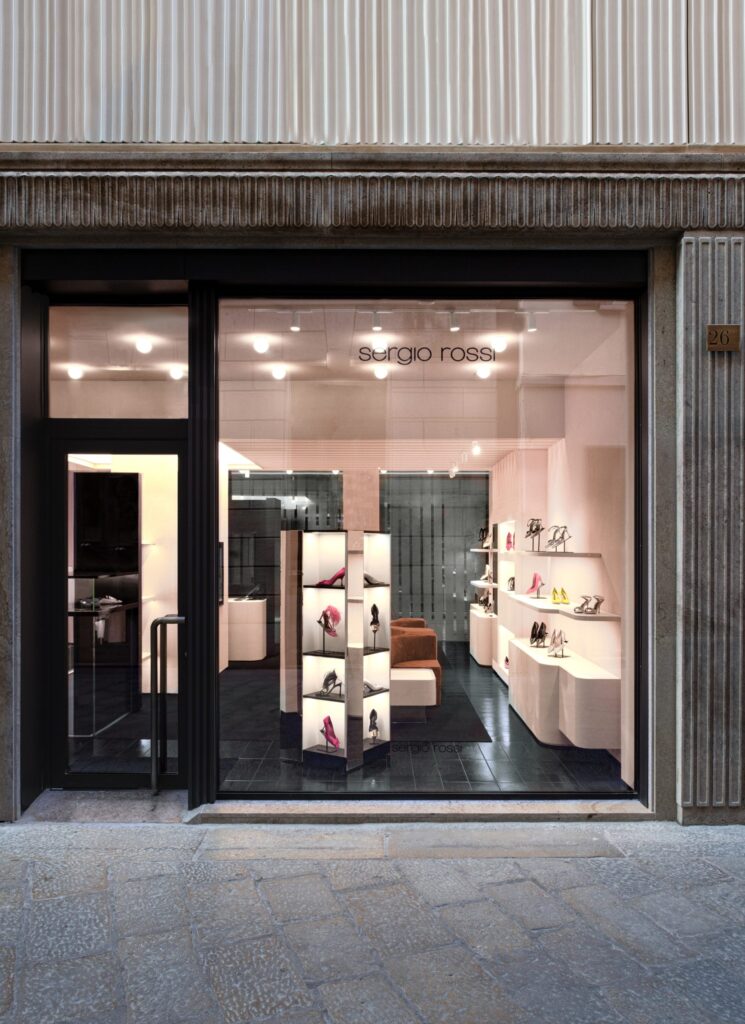 Sergio Rossi inaugura il nuovo flagship store a Milano