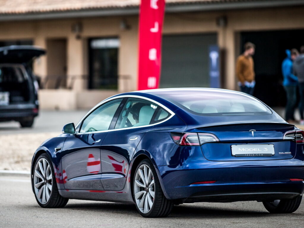 Tesla: fine dei record, consegne giù del 18% nel secondo trimestre