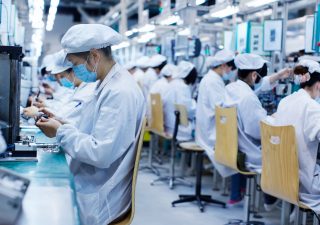 Cina: broker tagliano stime Pil 2022, per Nomura crescita dimezzata rispetto a stime di Pechino