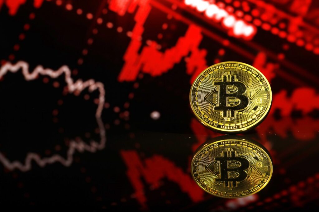 Il Bitcoin scende sotto i 20.000 dollari. Cosa sta succedendo