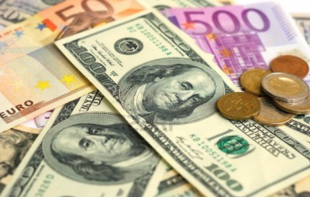 L’euro viene scambiato al minimo da due decenni contro il dollaro