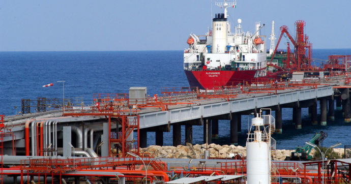 Maxi carico di gasolio russo per l’Ecuador. La spedizione gestita dalla multinazionale Trafigura che replica: “Tutto in regola”