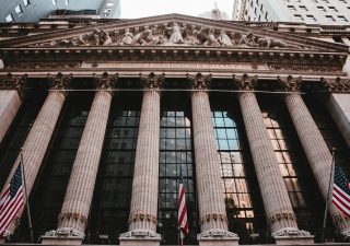 Wall Street, gli indici azionari estendono le loro perdite. Ecco perché