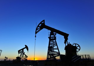 Il petrolio sale dopo il taglio alla produzione dell’Opec+