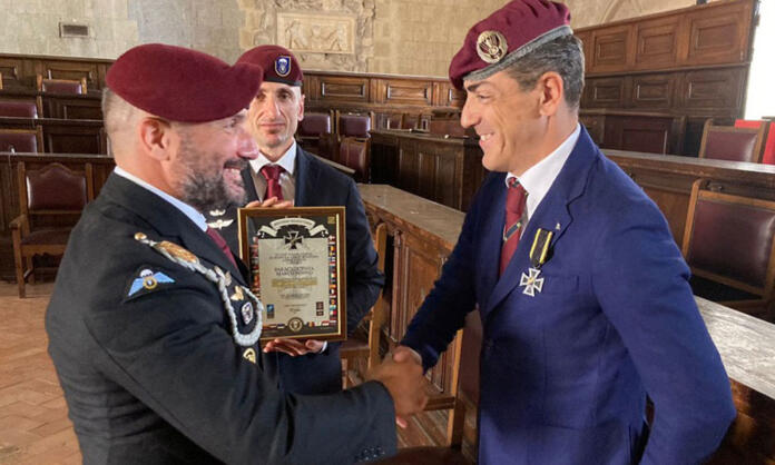 Marco Nonno insignito della Croce d’Onore dell’European Paratroopers Association