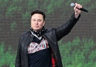 Twitter: gli azionisti dicono sì a Musk, mentre esplode una nuova bomba sulla sicurezza