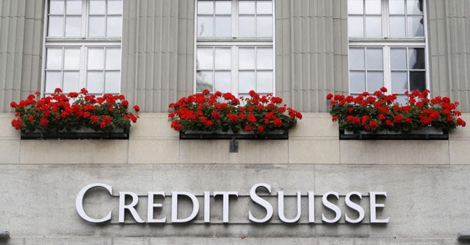 Credit Suisse vende il suo hotel di lusso e sale in Borsa