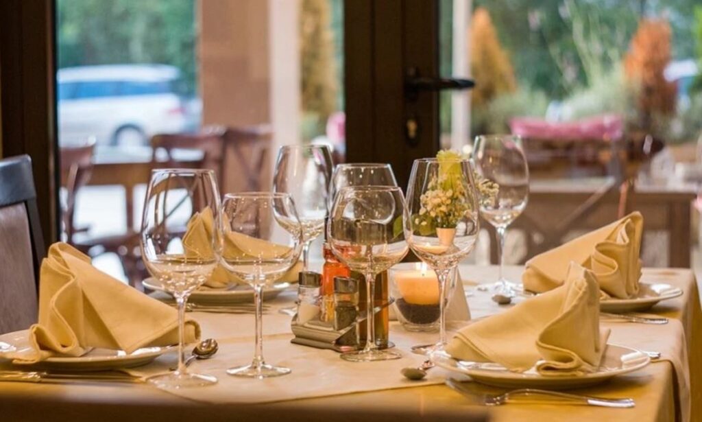 Bollette salate per bar e ristoranti: pagano il 70% in più della Francia