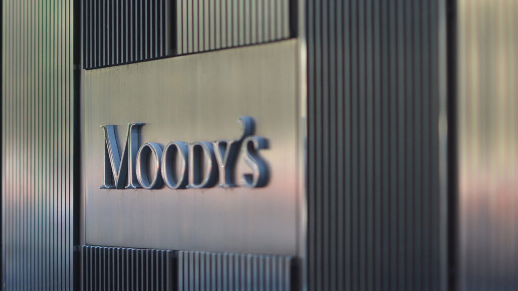 Moody’s taglia le stime sul Pil italiano. E abbassa l’outlook delle banche a “negativo”