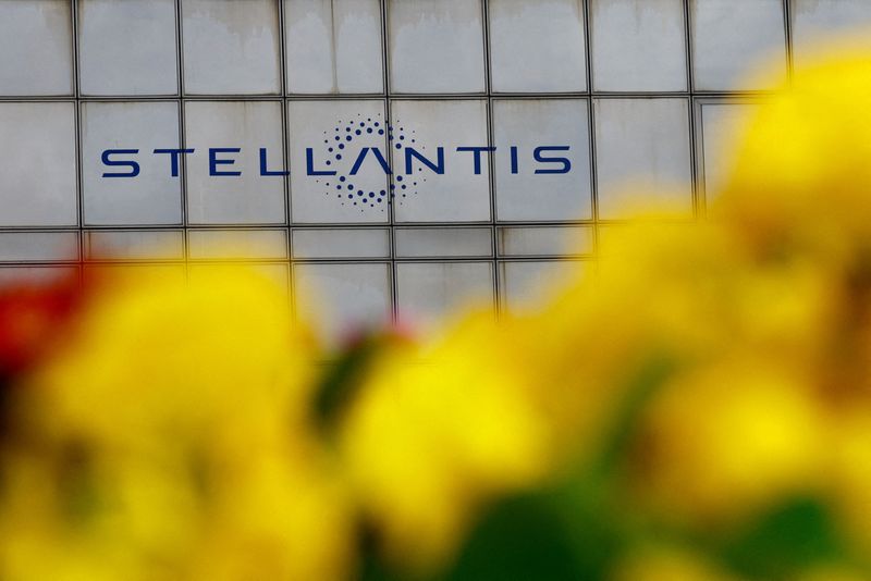 Stellantis, ricavi netti in salita del 29% nel terzo trimestre. Analisi tecnica sul titolo