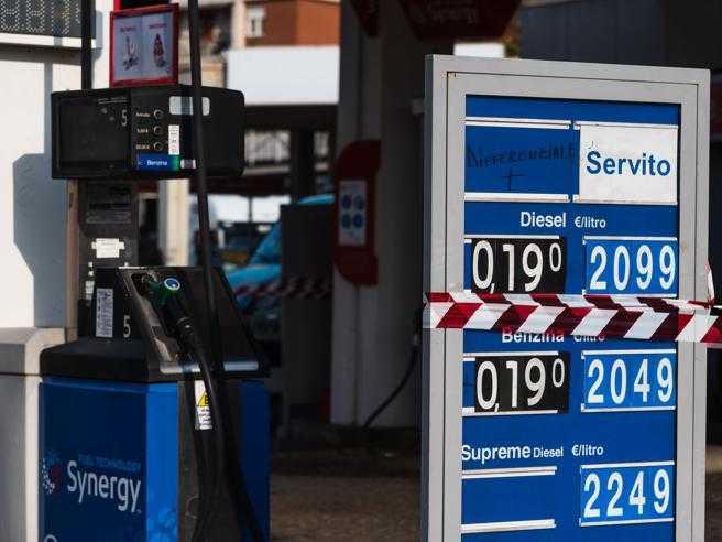 Sciopero benzinai revocato: “A favore degli automobilisti, non del governo”