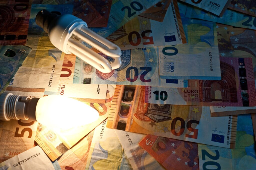 Bollette, il Governo studia un nuovo meccanismo di calcolo