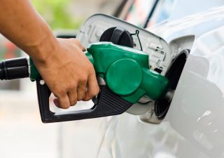 Caro benzina, il governo vara il decreto su trasparenza prezzi. Cosa prevede