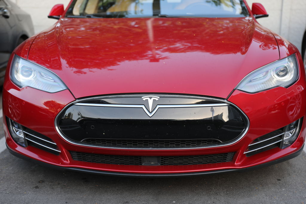 Tesla incrementa le consegne del 40% e prepara auto elettriche low cost