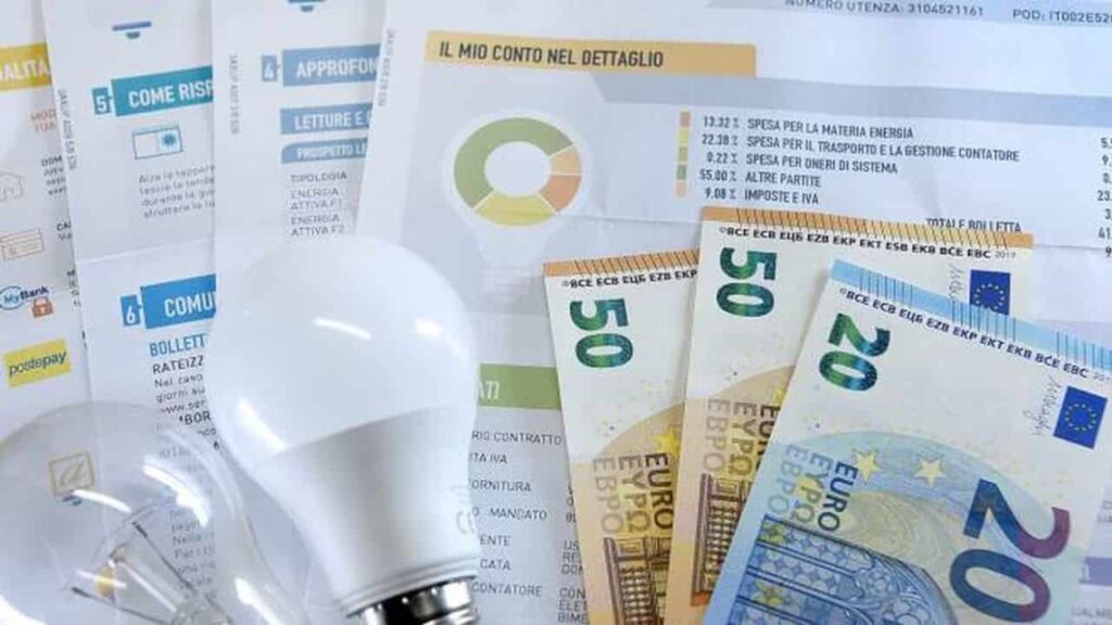 Bollette, buone notizie in arrivo: un risparmio di 596 euro a famiglia