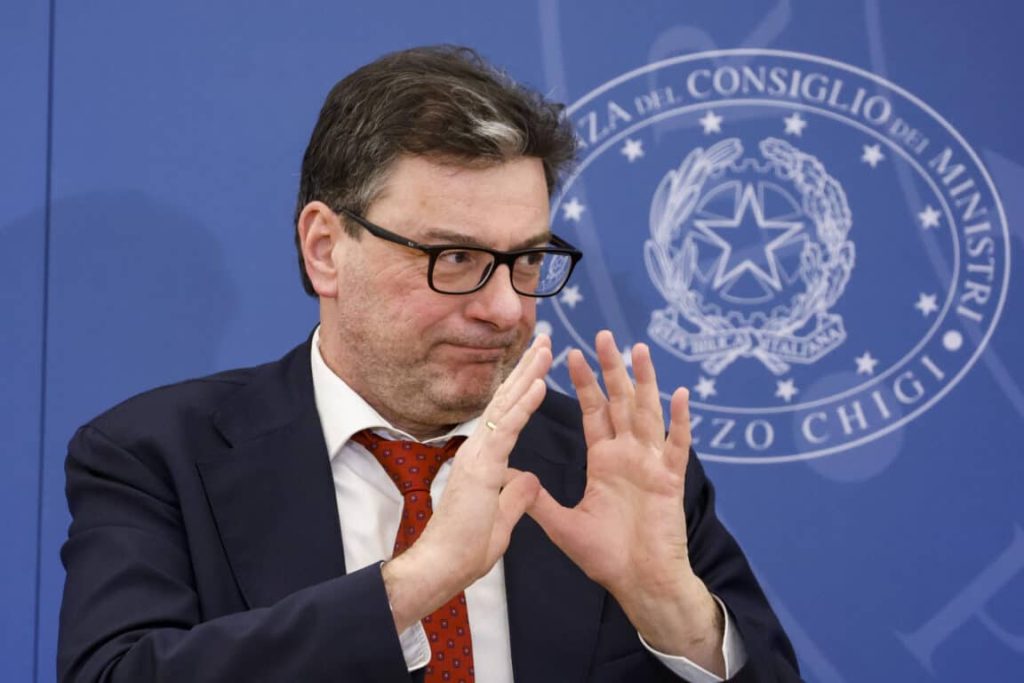 Come cambia il superbonus nel 2024, Giorgetti: “Mi fa venire il mal di pancia”